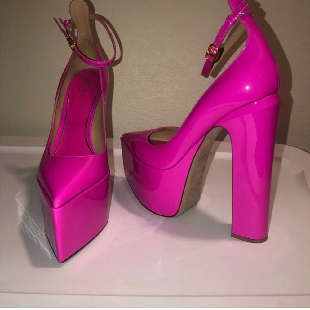 Valentino Garavani pink patent Tan Go platform pumps 38=8